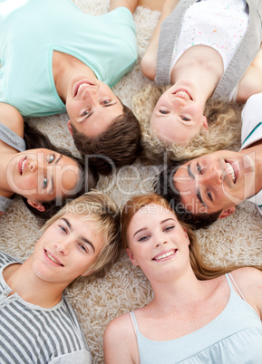 Teenagers with their heads together smiling