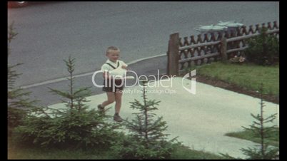Junge holt Brötchen (8 mm-Film)