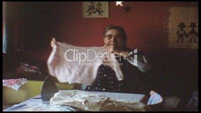 Oma bei der Wäsche (8mm-Film)