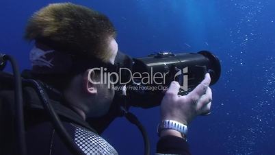 091124 underwater videographer -130