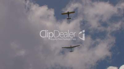 HD Glider towing plane