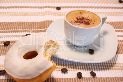 Kaffee und Donut