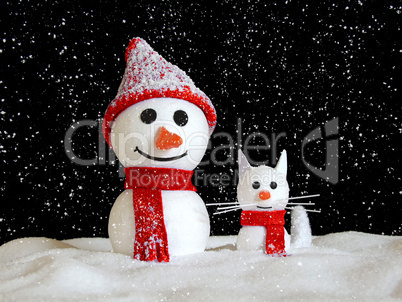 Schneemann mit Schneekatze