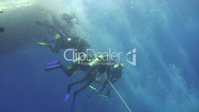 divers on morring line