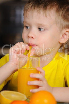 The child drinks juice