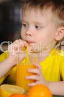 The child drinks juice