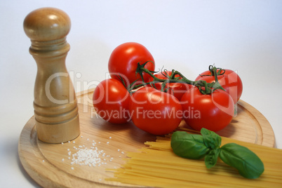 Tomaten und Nudeln