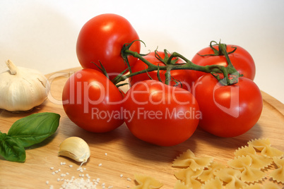 Nudeln mit Tomaten