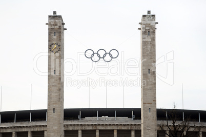 Olympische Ringe des Olympiastadion in Berlin