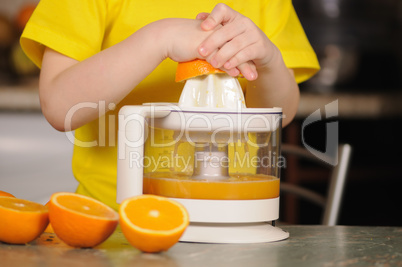 the child to wring out juice