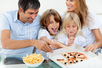 children eating a pizza