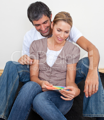Couple paint their new appartment
