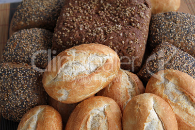 Brot und frische Brötchen