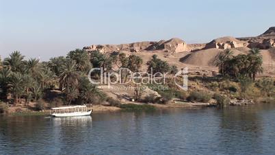 Flußfahrt durch Wüste, Nilufer