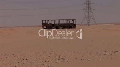 Kaputter Bus in Wüste