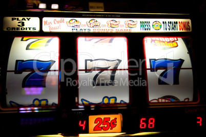 Slot machine with 7's