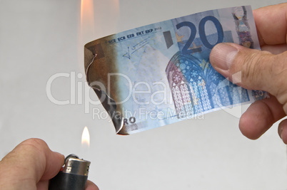 Geld verbrennen