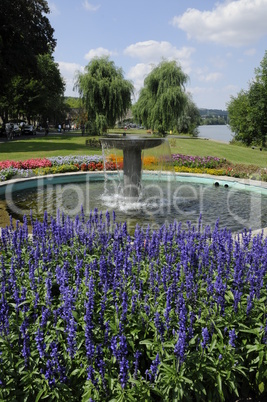 Brunnen am Mainufer in Ochsenfurt