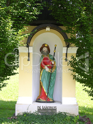 Heiligenfigur als Platz der Andacht für Christen in Freiland Österreich
