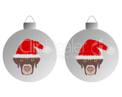 Hundekopf mit Nikolausmütze auf Weihnachtskugel