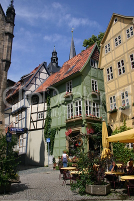farbenfrohe Fachwerkhäuser in der Altstadt von Quedlinburg