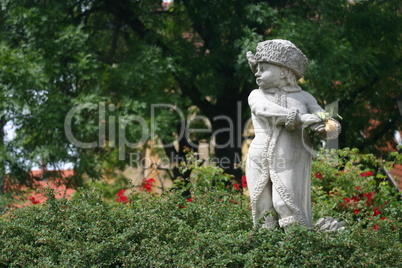 Kleine Statue im Schloßbergpark in Quedlinburg