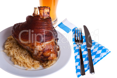 bayerische Schweinshaxe mit Sauerkraut