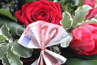 Blumenstrauss mit Geldscheinen