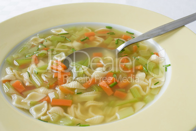 Vegetarische Nudelsuppe - Noodle Vegetable Soup