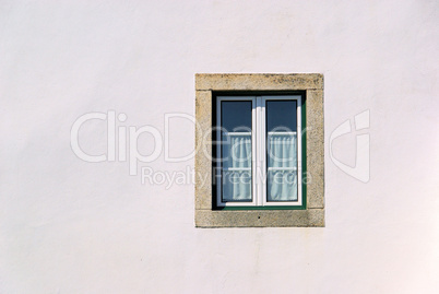 Fenster in weißer Wand - window in white wall 01