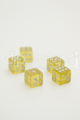 gelbe Spielwürfel - yellow dices