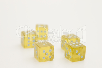 gelbe Spielwürfel - yellow dices