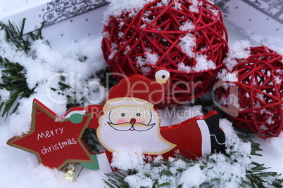 Weihnachtsgeschenk im Schnee