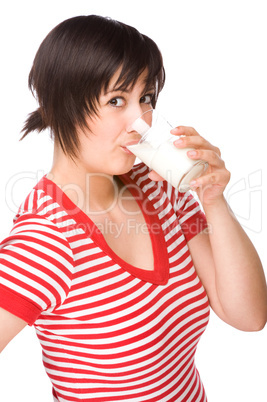 Frau mit Milchglas