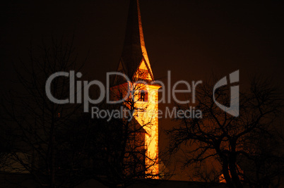 Kirche im Scheinwerferlicht