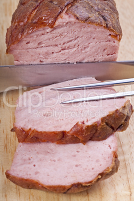 gebackener bayrischer Leberkäse