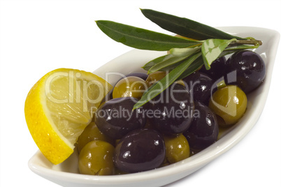 Oliven mit Zitrone