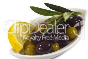 Oliven mit Zitrone