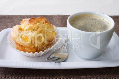 Mango Muffin mit Kaffee