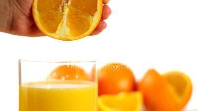 Squeezing orange juice into glass,60 fps