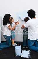 parents helping children paint