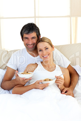 Blond woman and her boyfriend eating cerelals