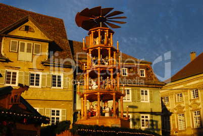 Wooden fan with figurines on Stuttgart Esslingen Christmas Marke