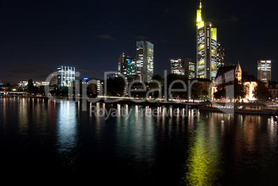 Frankfurt am Main embankment at night