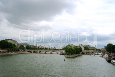 Island De La Cite and bridges