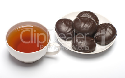 Marshmallow and cup with tea.