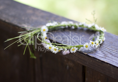 Blumenkranz aus Gänseblümchen