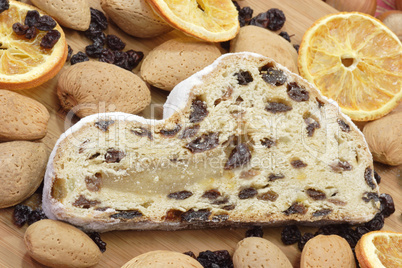 Stollen mit Zutaten