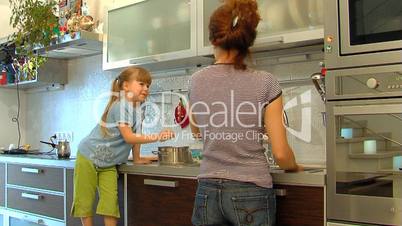 Mädchen in der Küche