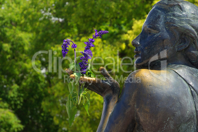 Makarska Bronzestatue - Makarska bronze statue 03